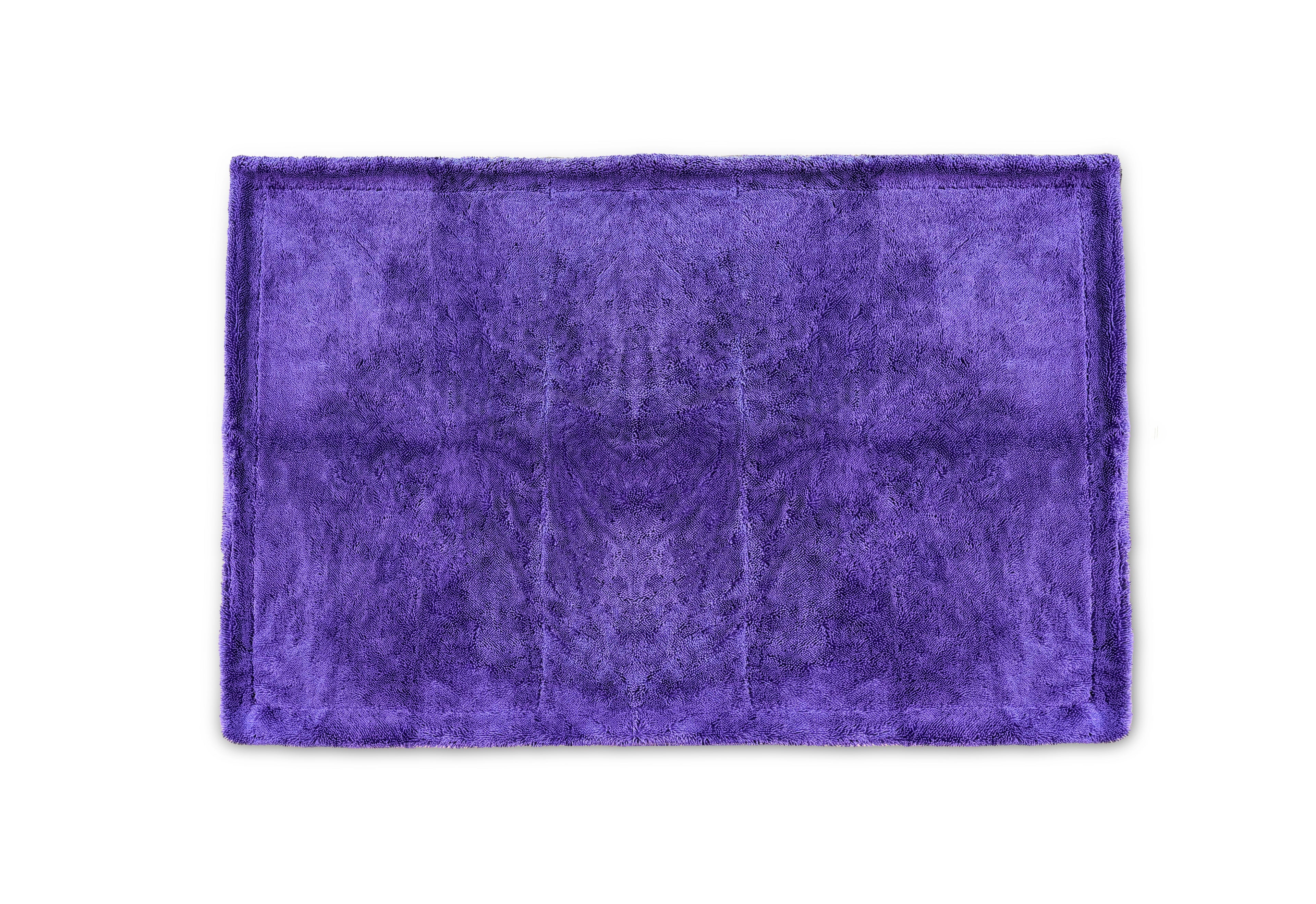 Quick-drying microfiber detailing towel that absorbs water efficiently without leaving lint or streaks. Soft, edgeless, and scratch-safe for drying and polishing paint, windows, and vehicle trim.