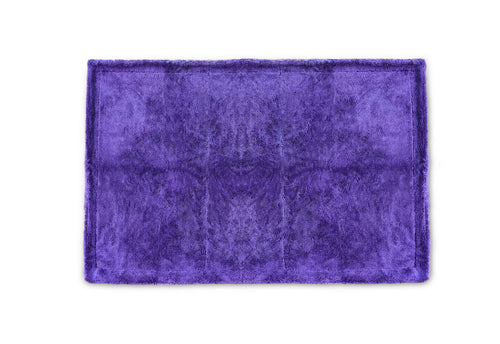 Quick-drying microfiber detailing towel that absorbs water efficiently without leaving lint or streaks. Soft, edgeless, and scratch-safe for drying and polishing paint, windows, and vehicle trim.