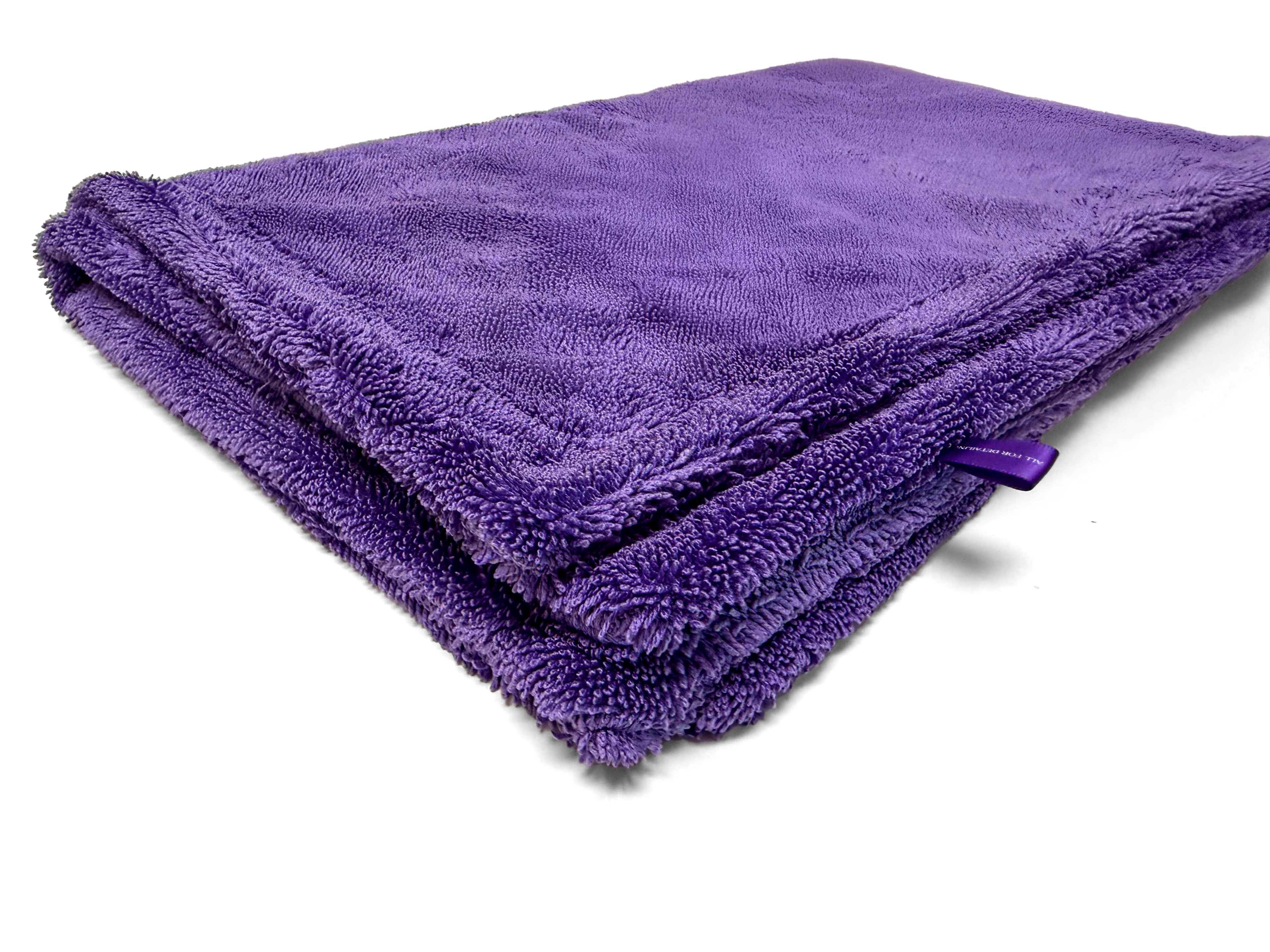 Reusable waffle-weave microfiber towel designed for efficient car drying and detailing. The lint-free, edgeless construction delivers a streak-free finish without scratching delicate surfaces.