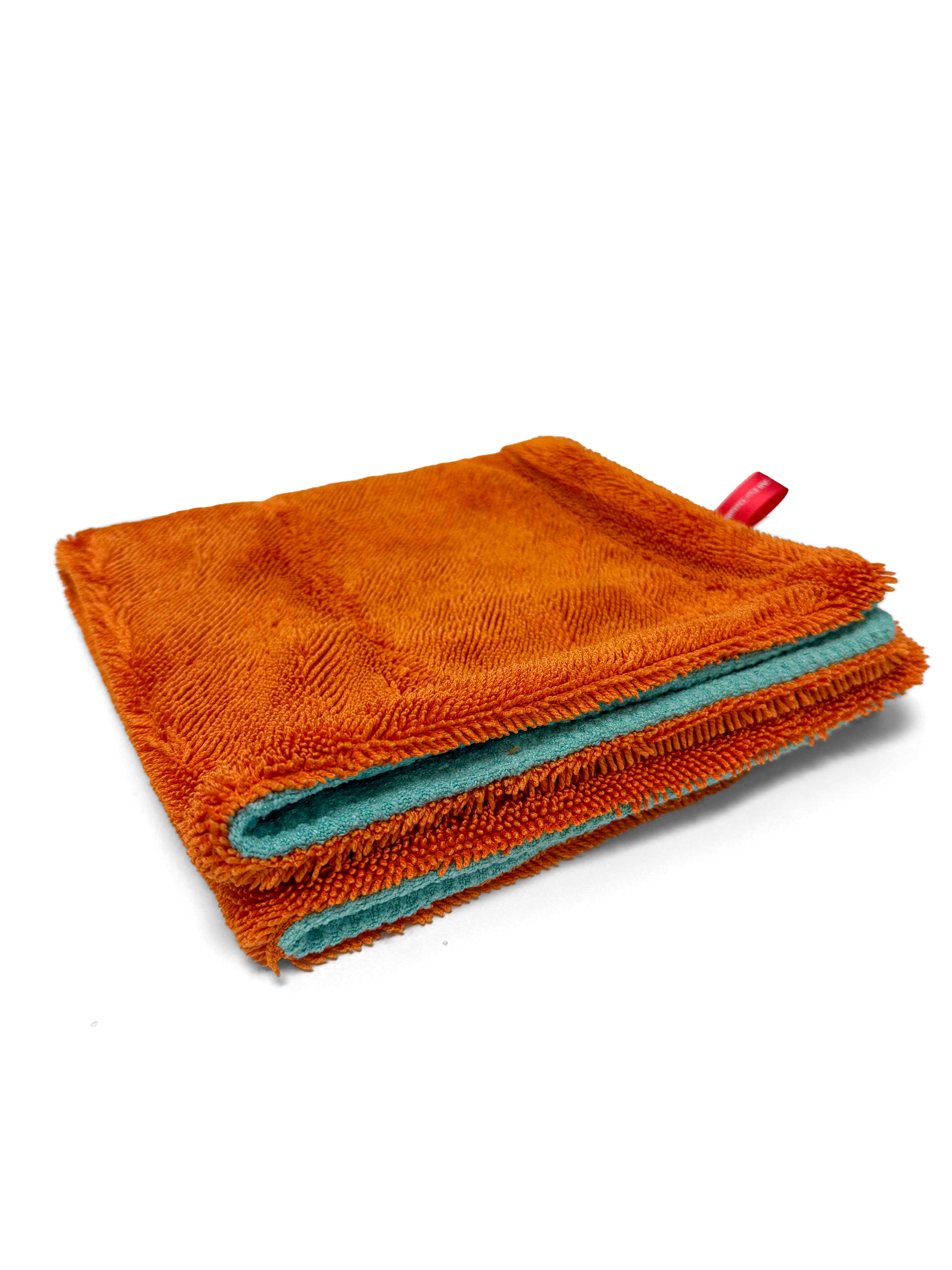 Ultra-soft, lint-free microfiber towel for safely cleaning paint, ceramic coatings, glass, chrome, trim, mirrors, and screens. Machine washable and reusable, it removes water, dust, and residue without leaving streaks, lint, or scratches.