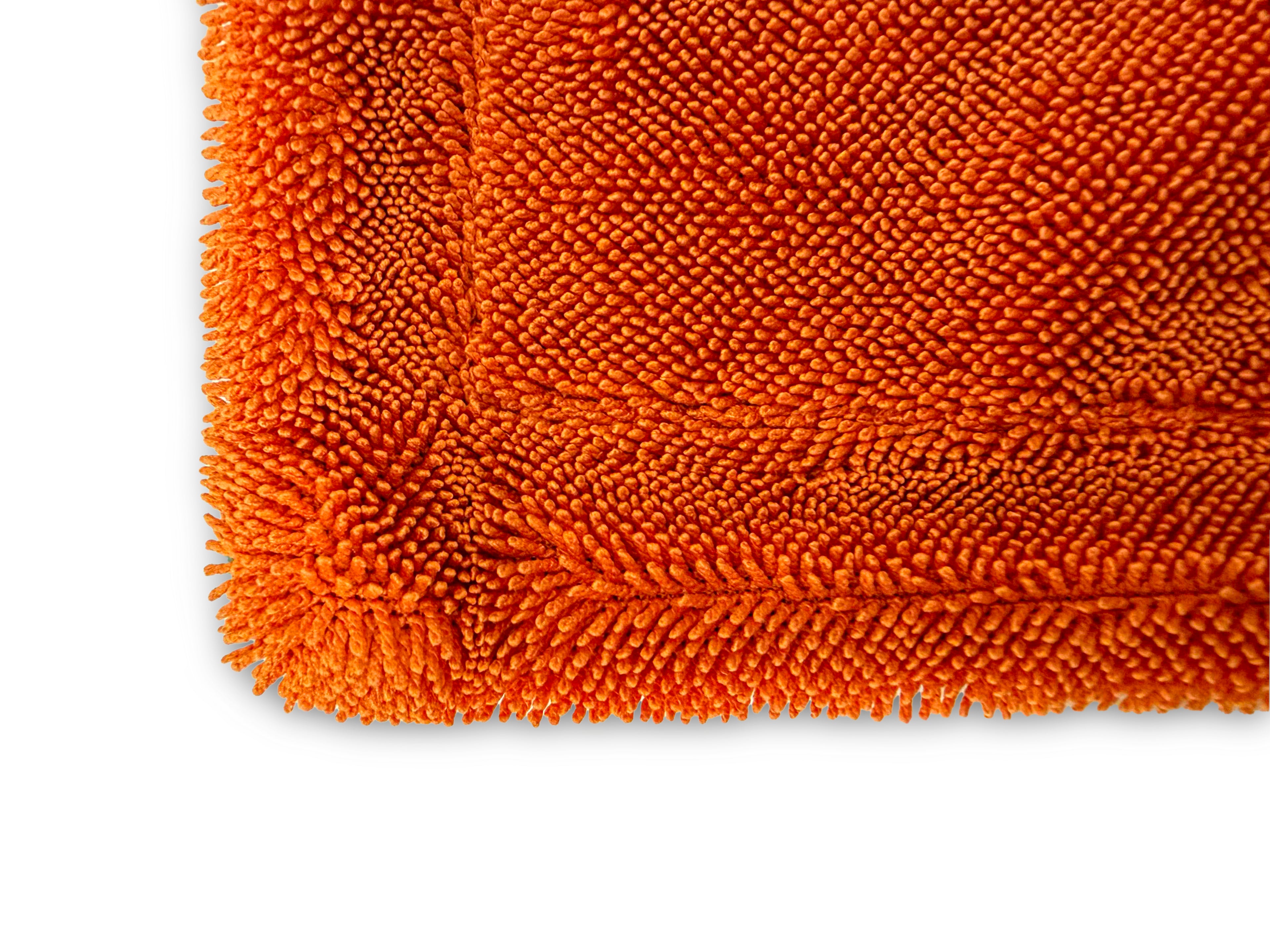 Ultra-soft, lint-free microfiber towel for safely cleaning paint, ceramic coatings, glass, chrome, trim, mirrors, and screens. Machine washable and reusable, it removes water, dust, and residue without leaving streaks, lint, or scratches.